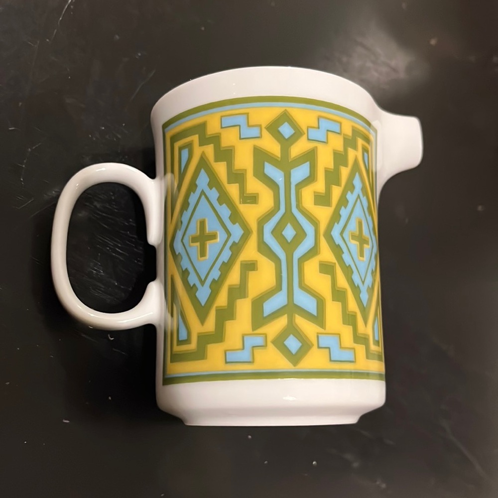 💙⭐️Wyndham Casuals “La Concha” Native American Style Design Japan Creamer💙⭐️ - Picture 1 of 6